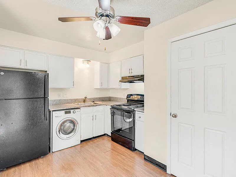 Bella Vista Apartments — Photo 4