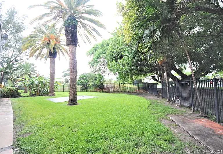 75 S Shore Dr #4B — Photo 4