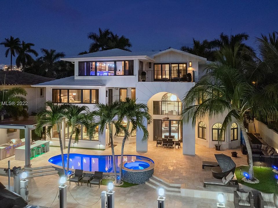 1st image of 527 Royal Plaza Dr