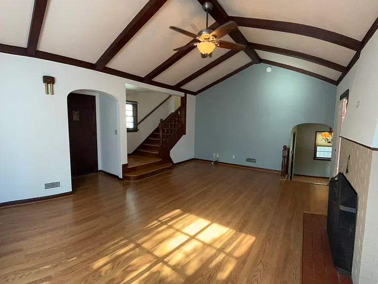 5824 NE 35th Ave — Photo 3