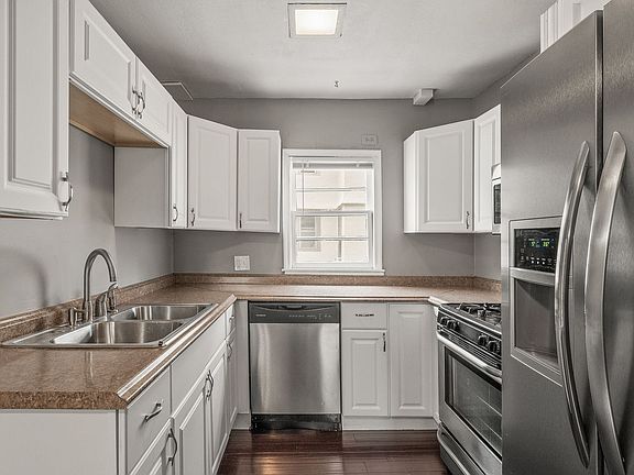 3rd image of 922 18 1/2 Ave NE #1