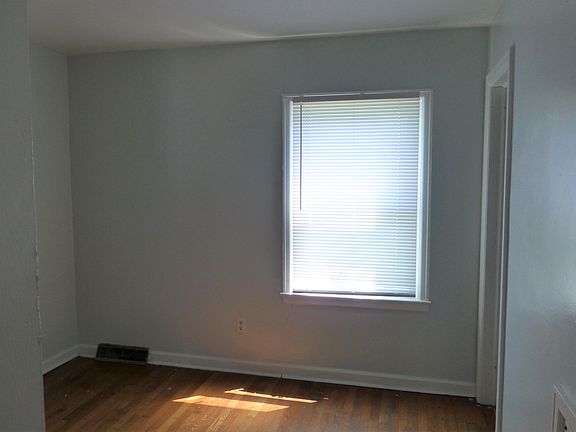 5th image of 801 Queen Ave NW