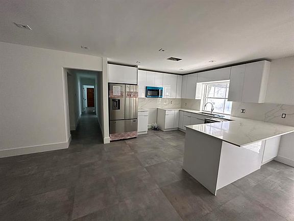 2nd image of 4546 SW 51st St
