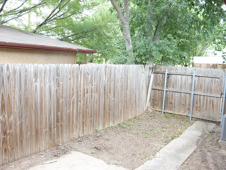 10020 Redondo Dr — Photo 25