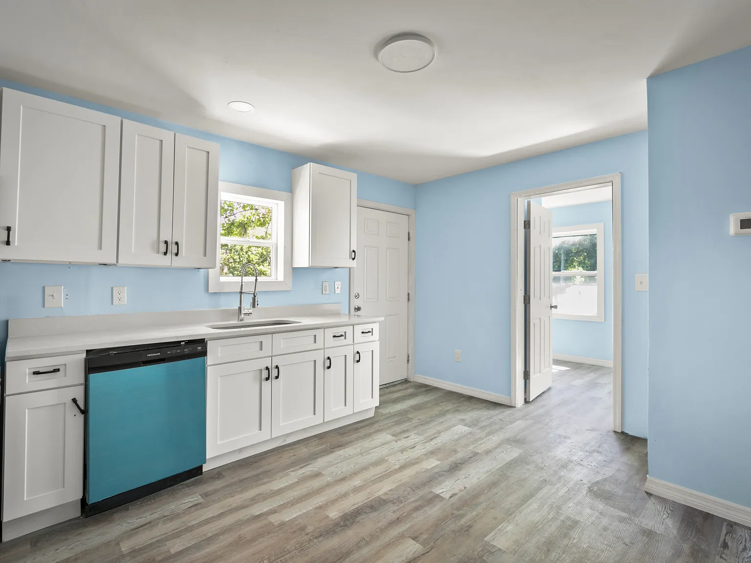 260 Vernis Ave — Photo 3