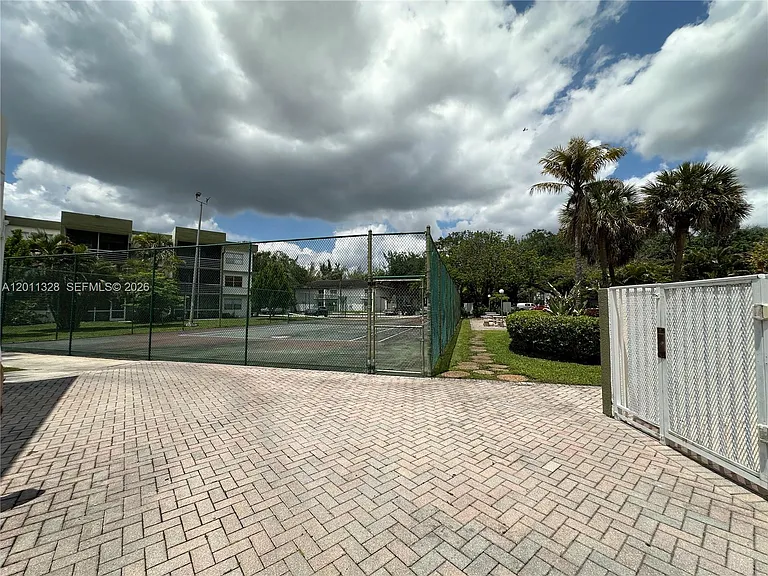4215 N University Dr #101 — Photo 28