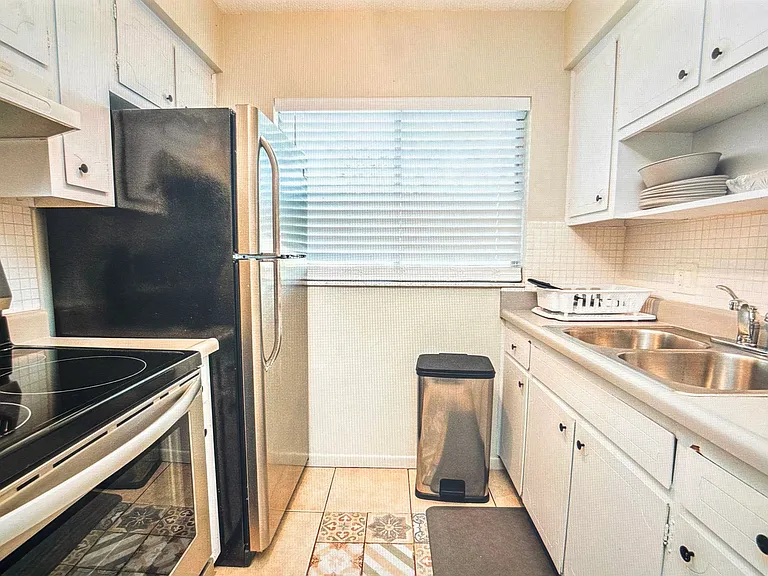 2344 Shelley St #9 — Photo 10