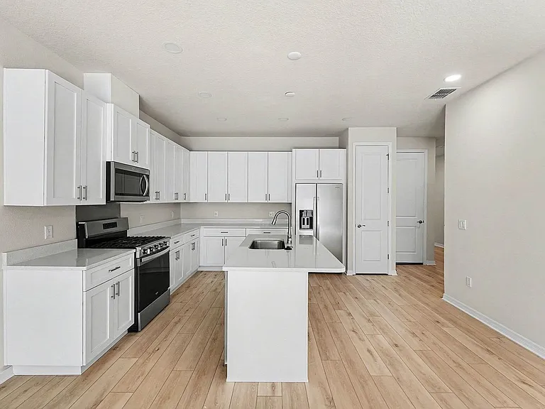 2549 Mario Way — Photo 3