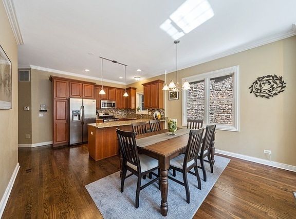 3rd image of 2520 N Southport Ave #1N