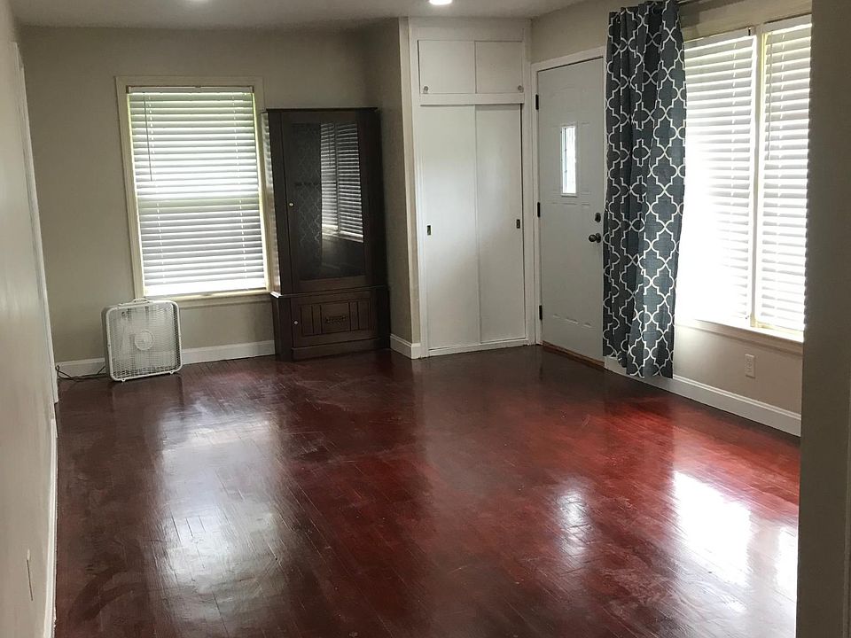 2nd image of 2505 Sharon Cir