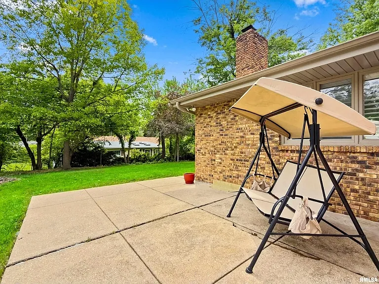 210 E Morningside Dr — Photo 4