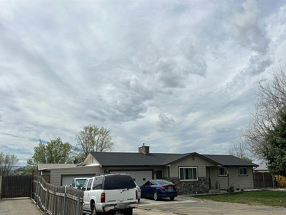 3rd image of 15733 Yoder Ave