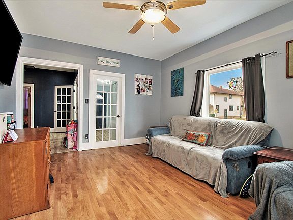 5th image of 218 Kenyon Ave