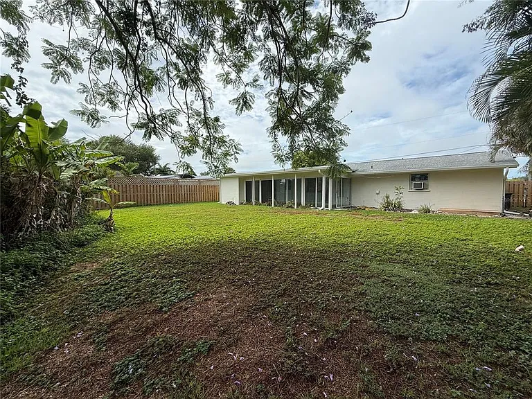 3211 Mayflower St — Photo 12