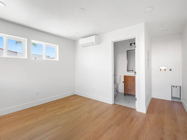 4344 Van Dyke Ave #9 — Photo 5