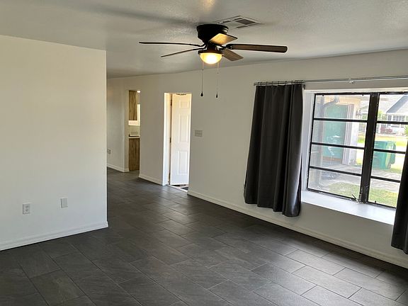 5th image of 20325 Ladner Ave