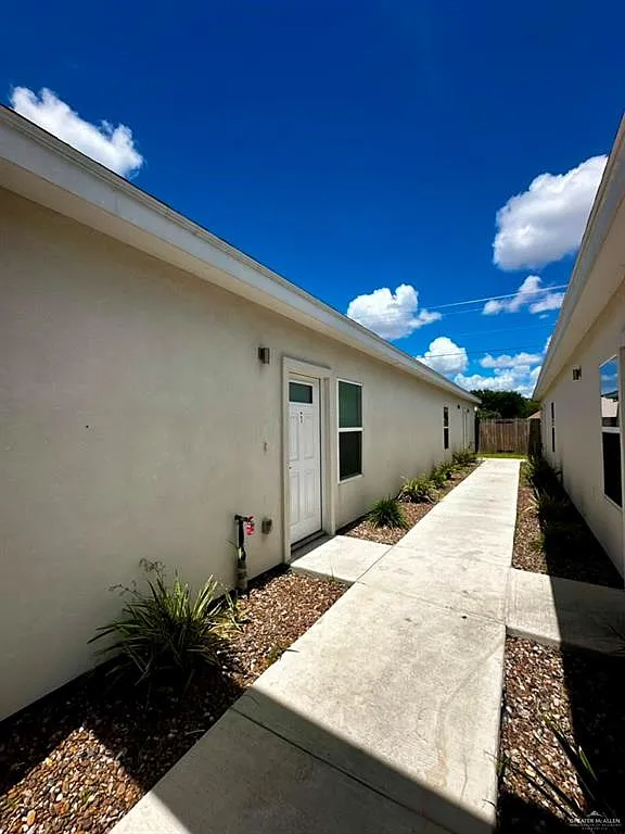 2 bed, 2.0 bath, 950 sqft, $1,200 — Photo 3