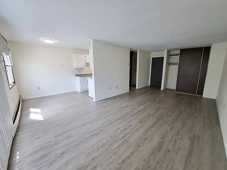 Van Dyke Apartments — Photo 46