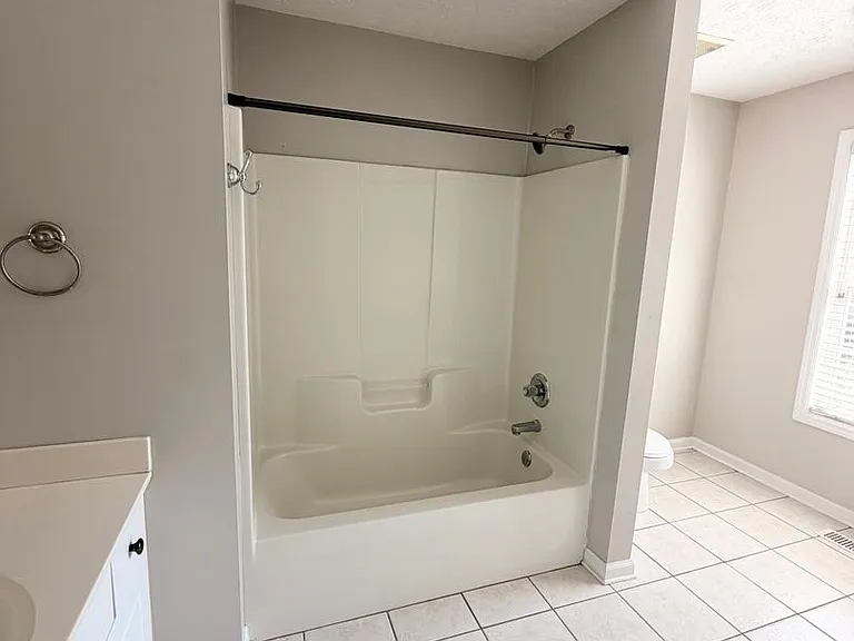1477 N Donahue Dr #2106 — Photo 8