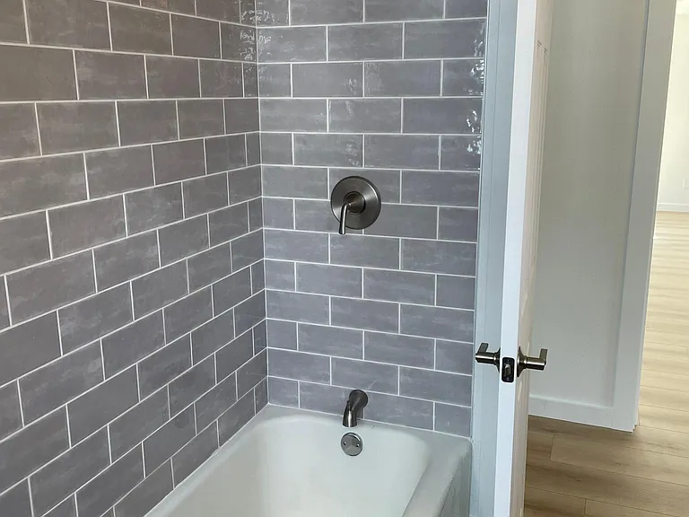 5805 NE 35th Pl — Photo 8