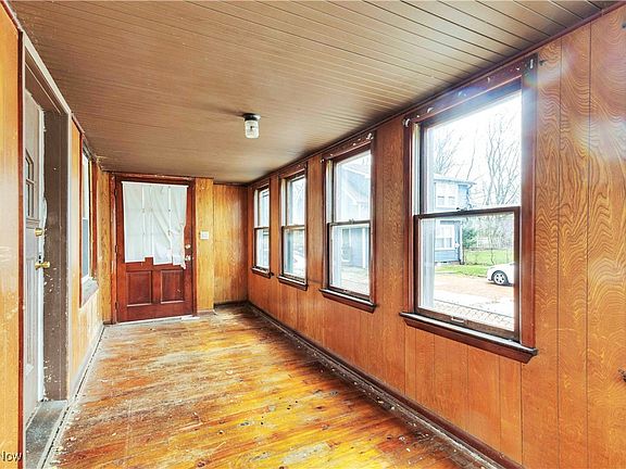 3rd image of 6553 Newman Ave