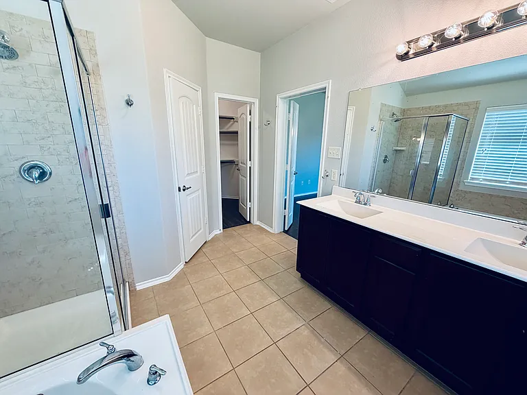 1810 Carol Ln — Photo 4