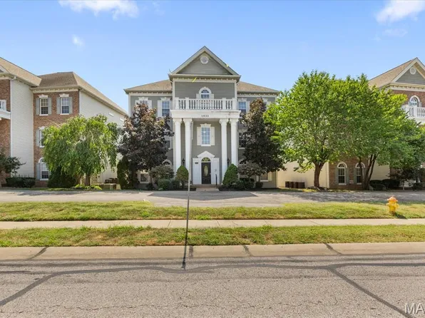 1433 Heritage Lndg APT 300, Saint Charles, MO 63303