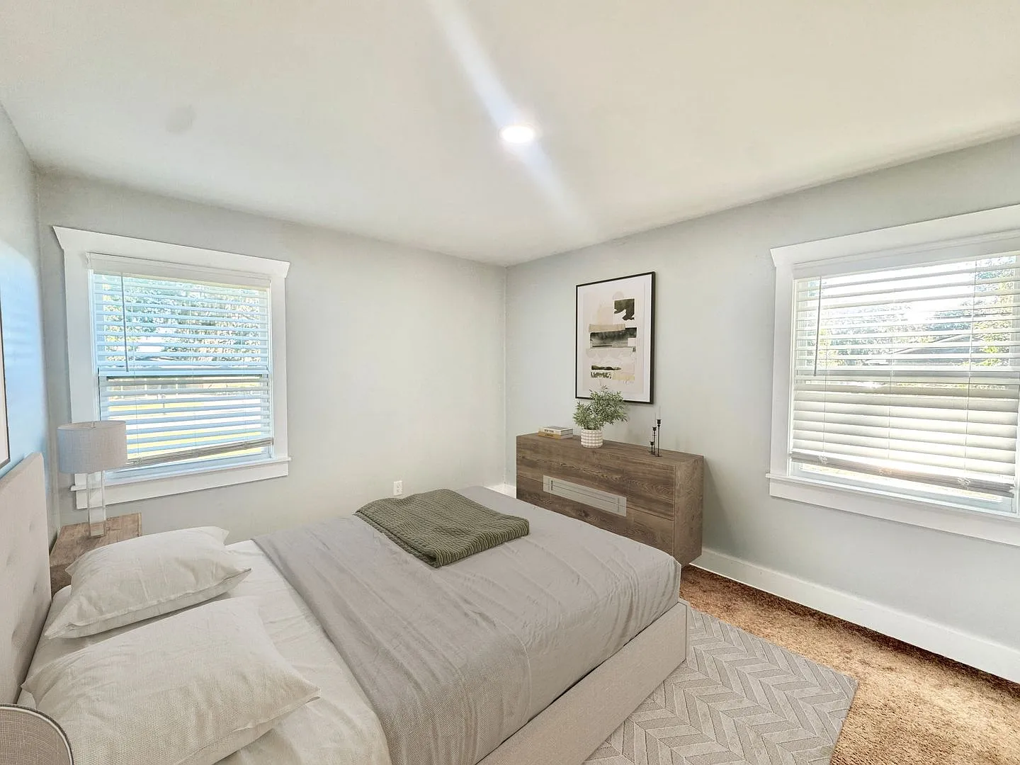 Beautiful white brick ranch styled home off White Bluff in Savannah, Ga! — Photo 4