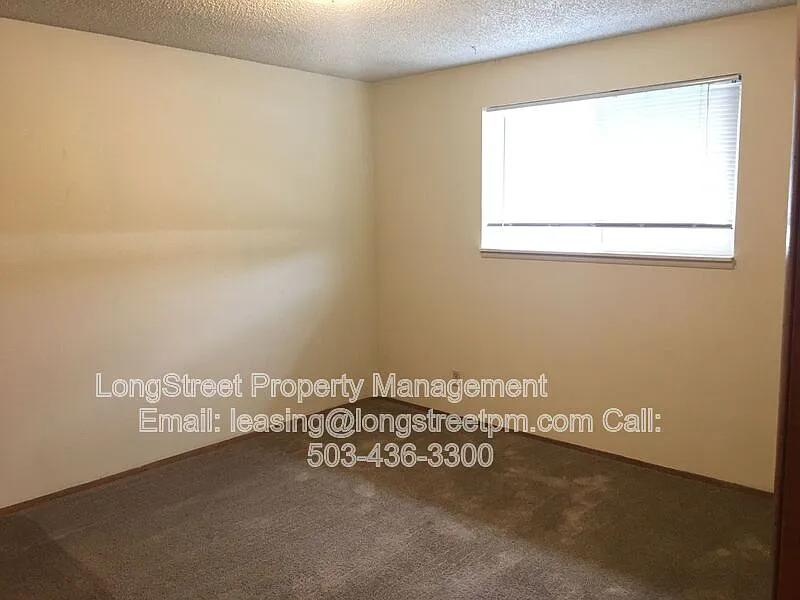 Building Photo - 830 SW Grove St #9