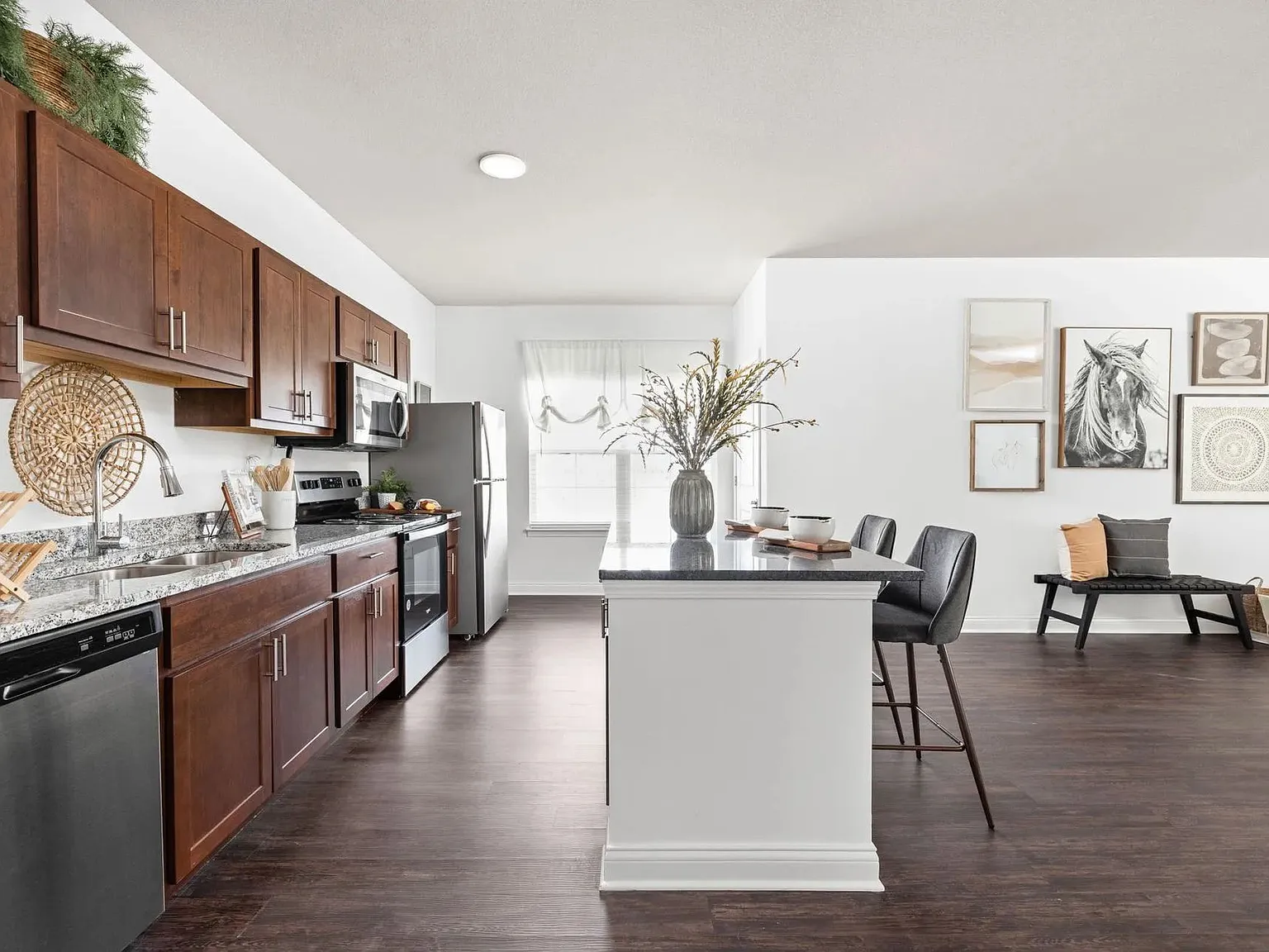 Union Club Apartments — Photo 4
