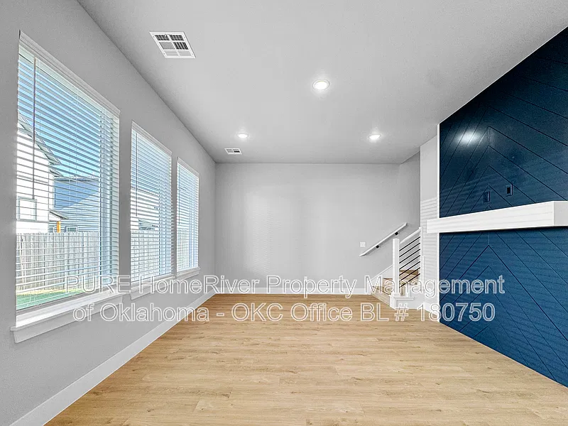 3 bed, 2.5 bath, 1600 sqft, $2,295 — Photo 2