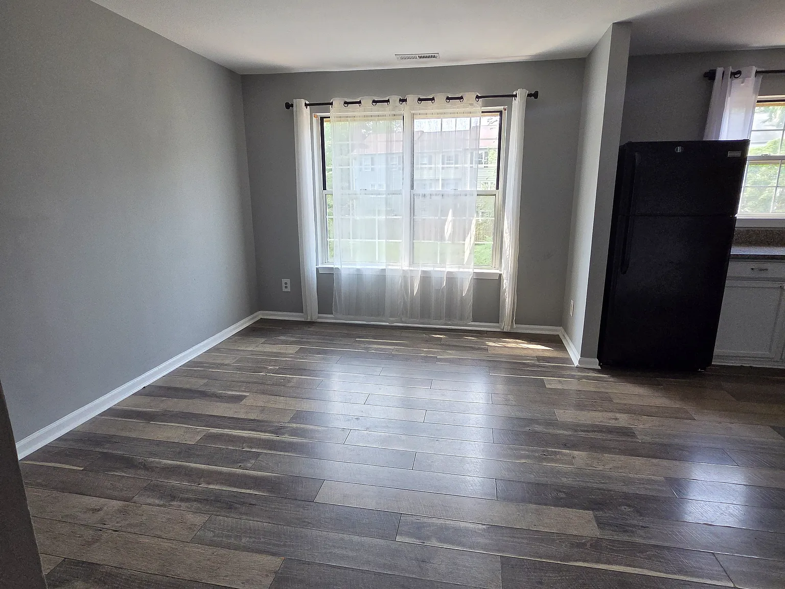 3 bed, 1920 sqft, $3,200 — Photo 4