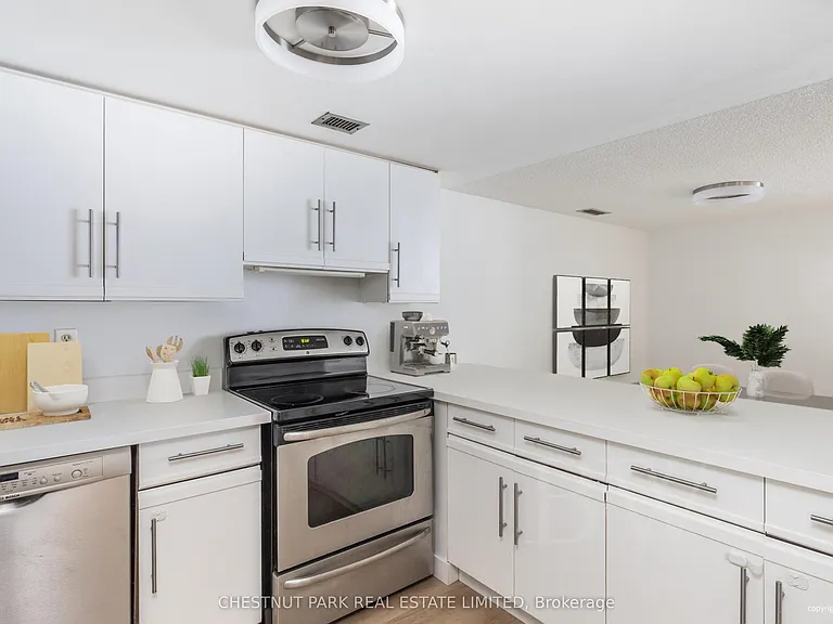 30 Wellington St E #1006 — Photo 21