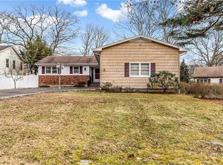 26 Pine Point Dr, Bridgeport, CT 06606
