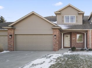 405 Spring Ridge Dr, Bloomington, IL 61704