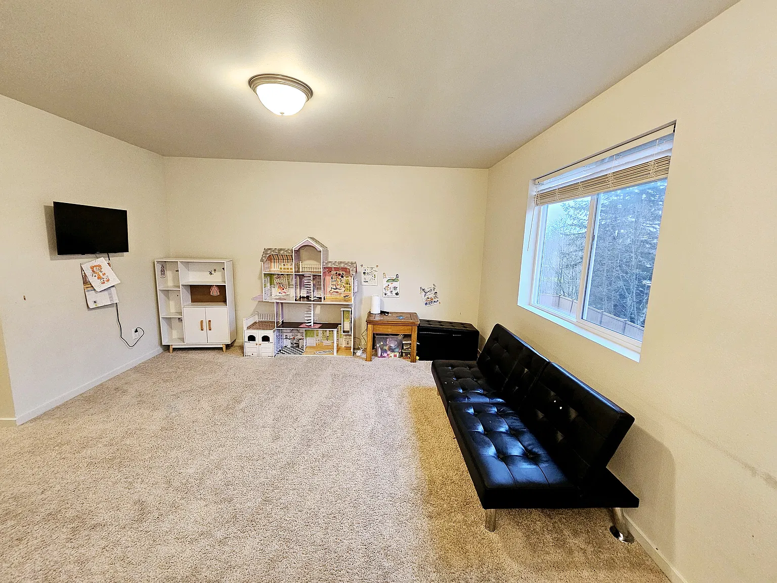 4 bed, 2050 sqft, $3,200 — Photo 2