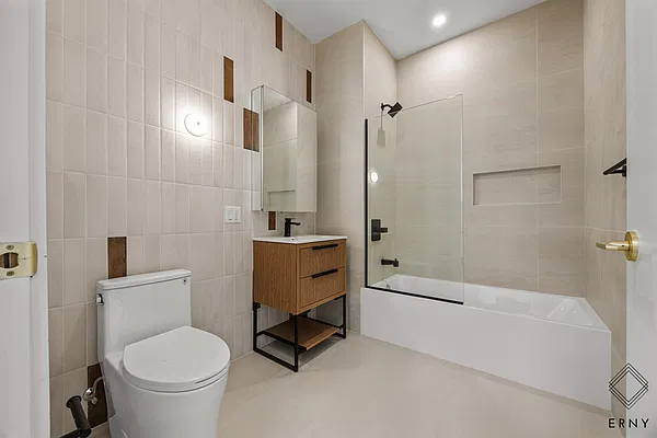Bathroom, photo 1