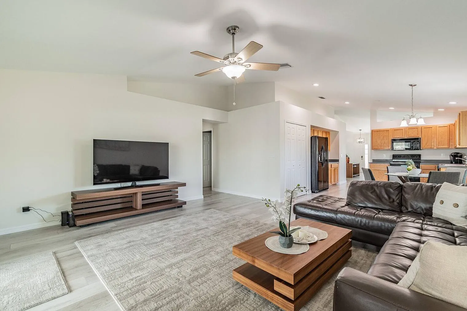 4 bed, 2.0 bath, 1948 sqft, $4,901 — Photo 4