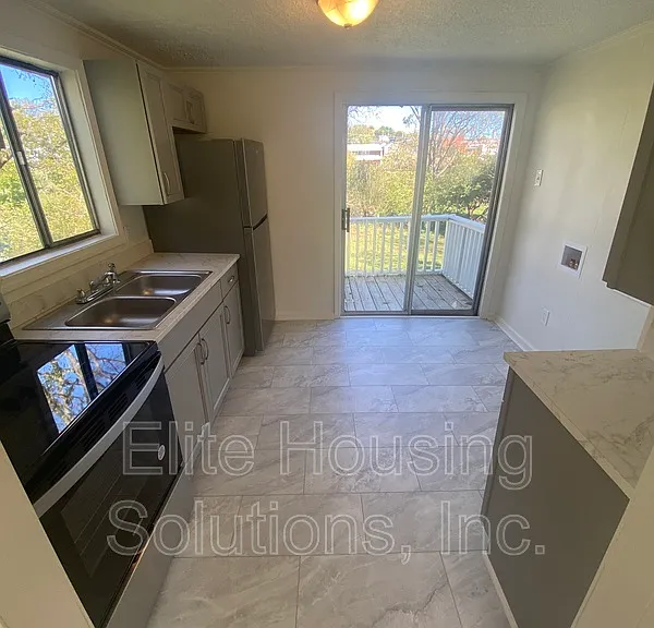 860 Church St — Photo 1