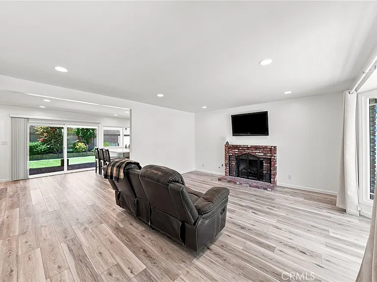 17611 Leslie Ave — Photo 9