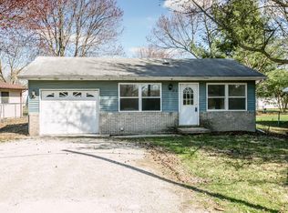 916 Walnut St, Mahomet, IL 61853