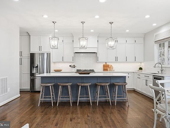 5th image of 718 Turtle Pond Ln