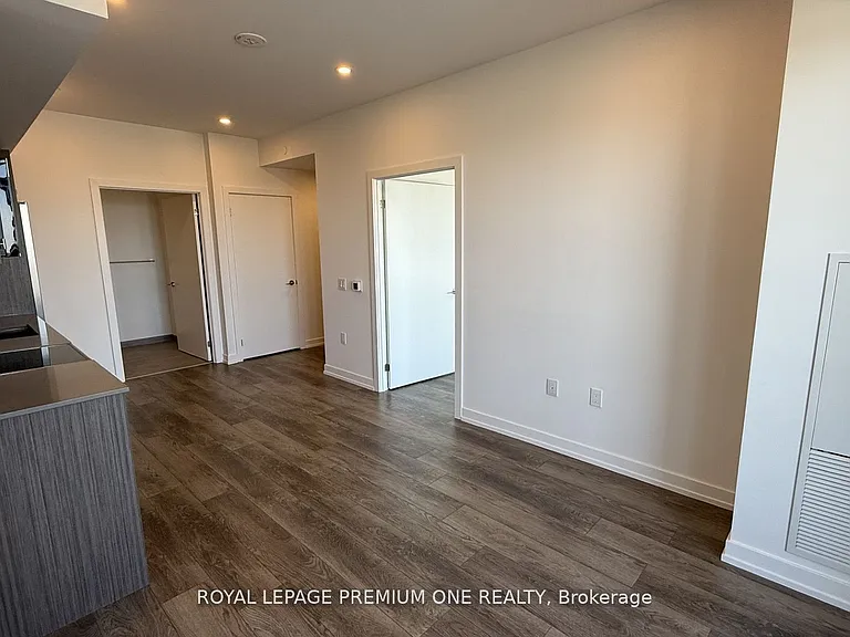 15 Wellington St S #2414 — Photo 10