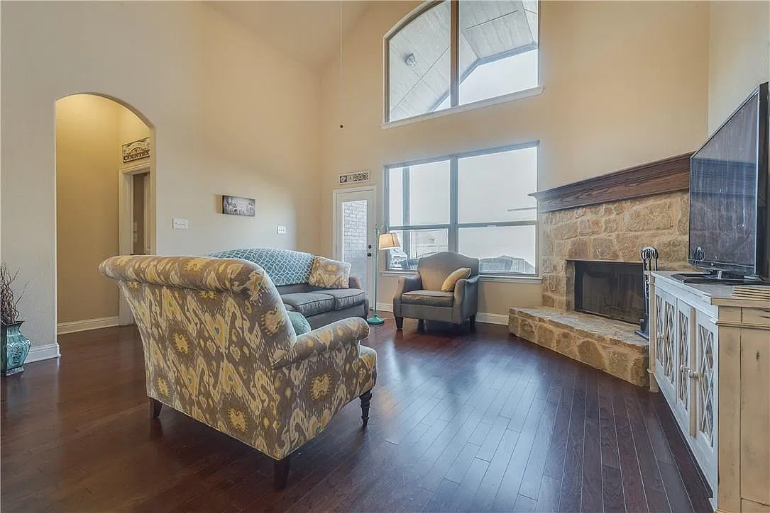 3 bed, 2936 sqft, $2,400 — Photo 3