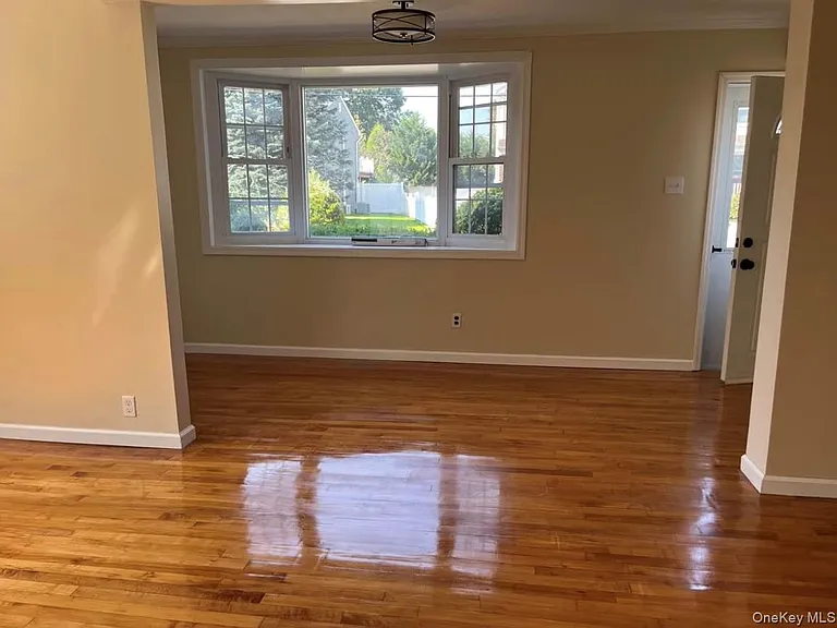 1539 Park Ave — Photo 3