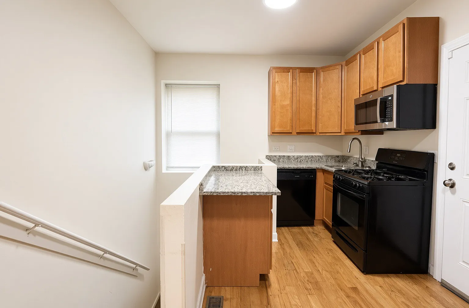 4 bed, $3,185 — Photo 1