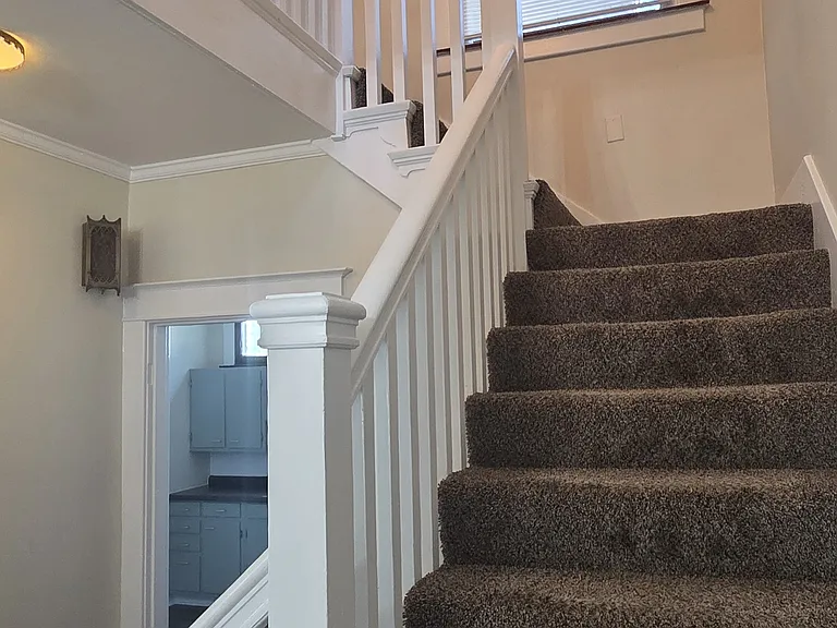 2201 Bashford Manor Ln — Photo 33