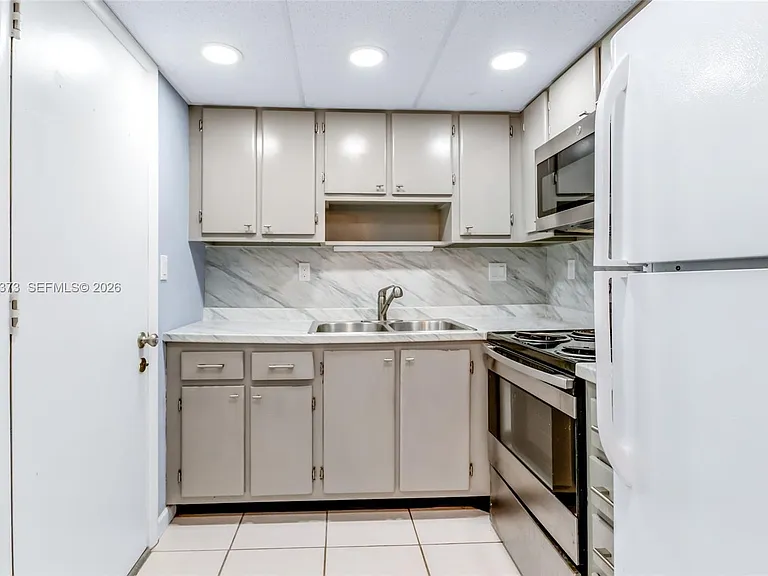 3000 NE 16th Ave #405 — Photo 9