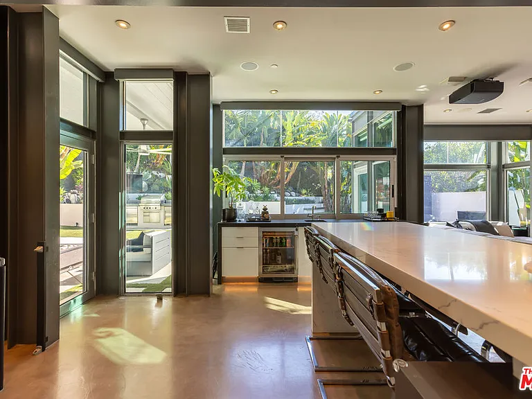8538 Eastwood Rd — Photo 38