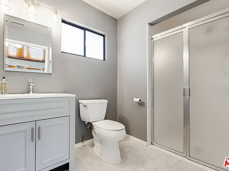 4933 Collett Ave — Photo 41